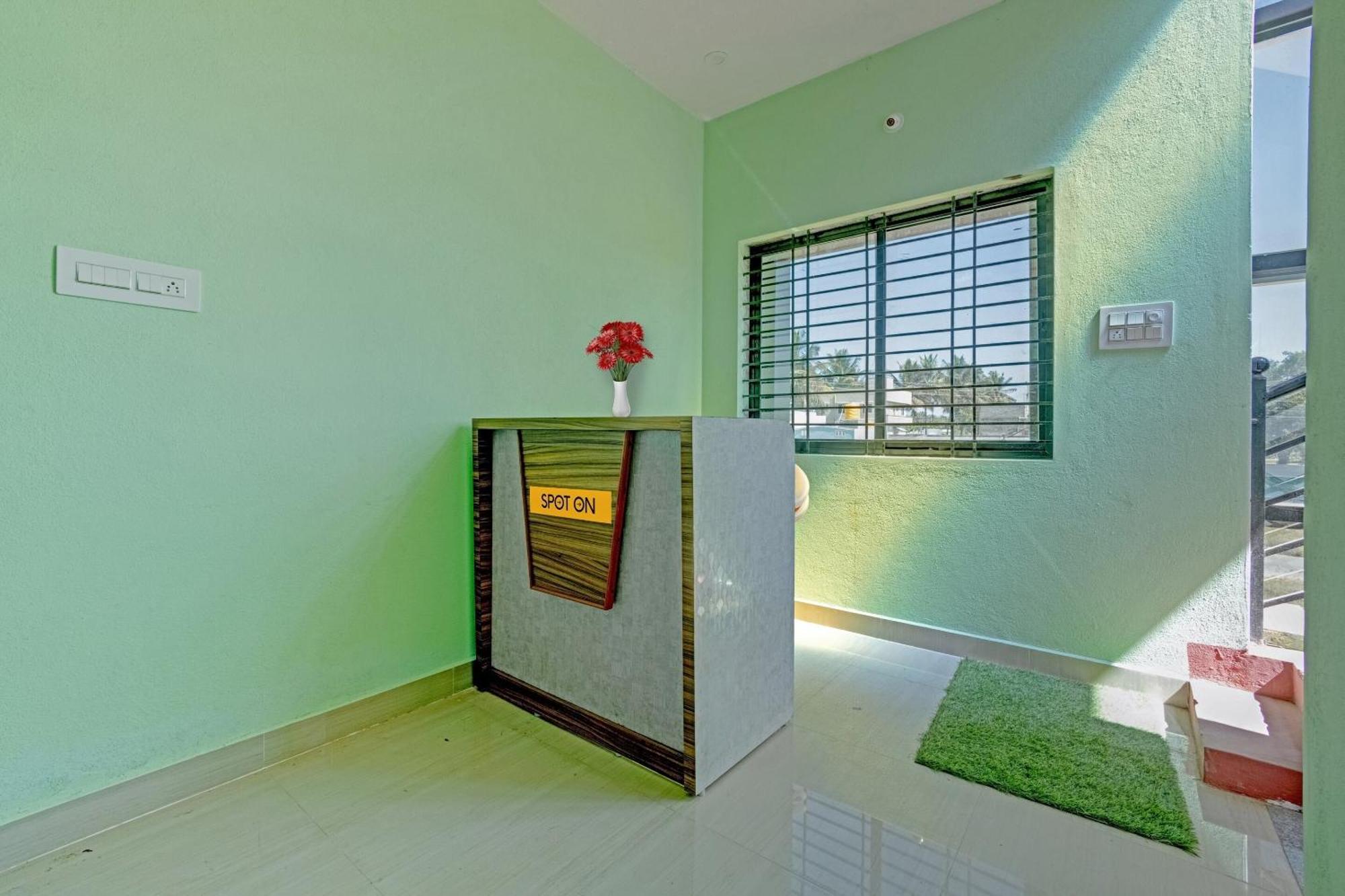 Spot On B R Comforts Krs Back Water Hotell Hosa Kannambādi Exteriör bild