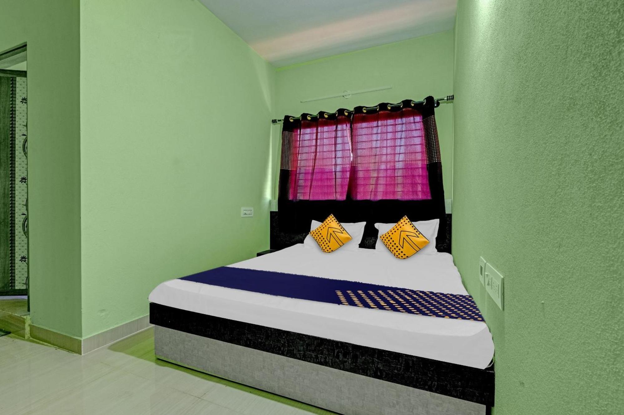 Spot On B R Comforts Krs Back Water Hotell Hosa Kannambādi Exteriör bild