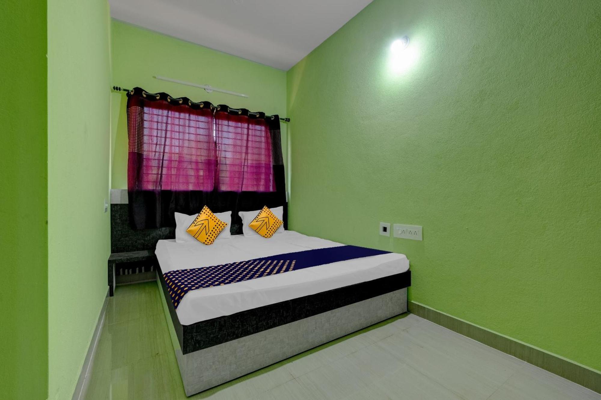 Spot On B R Comforts Krs Back Water Hotell Hosa Kannambādi Exteriör bild