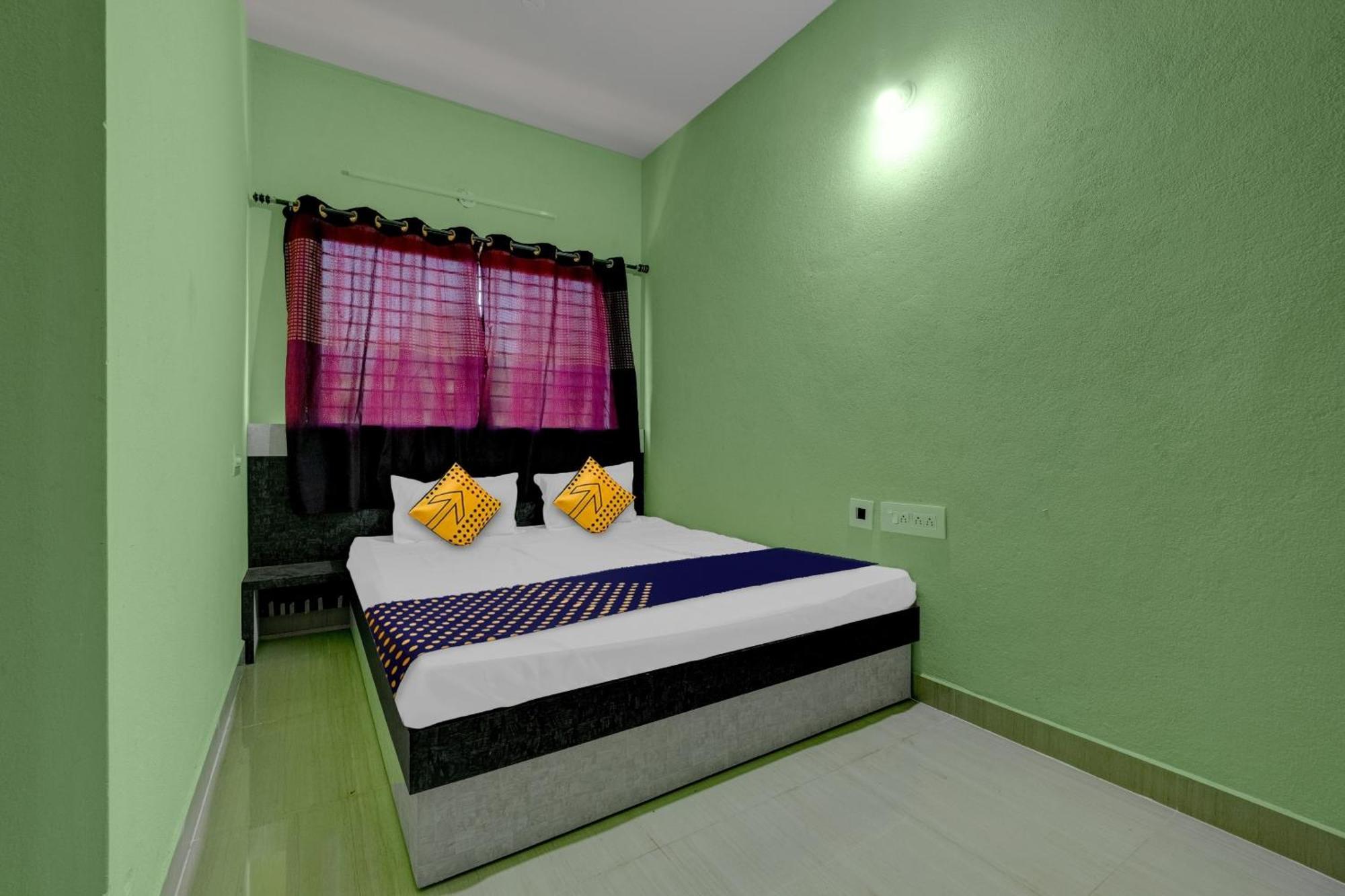Spot On B R Comforts Krs Back Water Hotell Hosa Kannambādi Exteriör bild