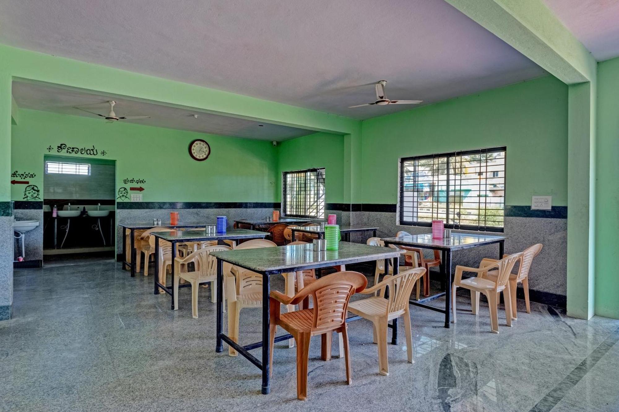 Spot On B R Comforts Krs Back Water Hotell Hosa Kannambādi Exteriör bild